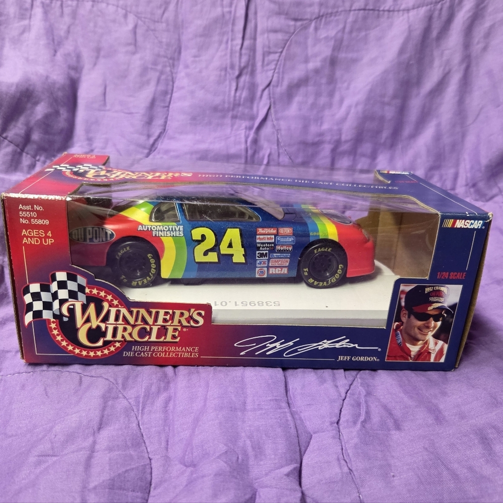 NASCAR JEFF GORDON 24 Vintage 1997 Winners Circle 1:24 Scale Stock Car